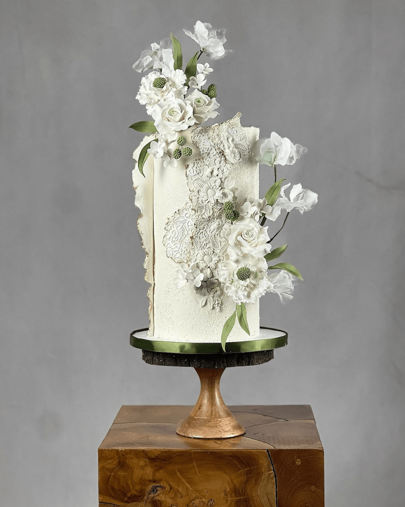 white flower design by spring.bloom .cakes
